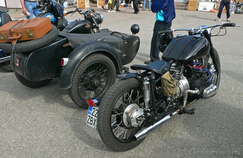 Taustalla näköjään jotain tuttuakin